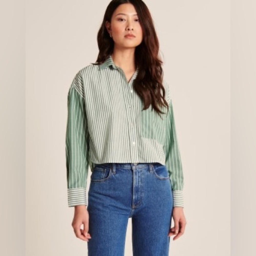 ABERCROMBIE & FITCH 90s Cropped Boxy Poplin Striped Button-Up Shirt